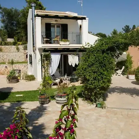 Place In The Sun Villa, 빌라 고우비아