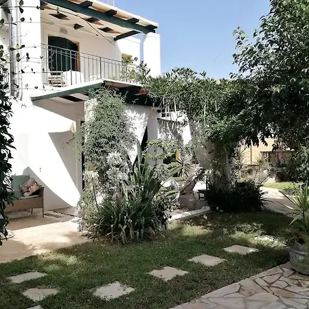Place In The Sun Villa, 고우비아