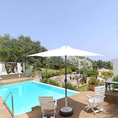 Place In The Sun Villa, 고우비아