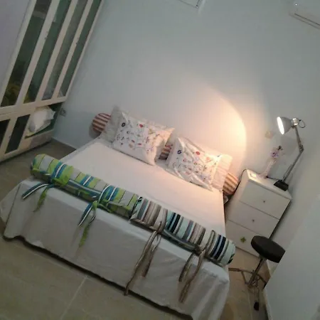 Place In The Sun Villa, 빌라 고우비아