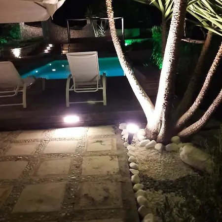 Place In The Sun Villa, 고우비아