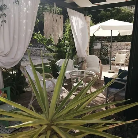Place In The Sun Villa, 古维亚